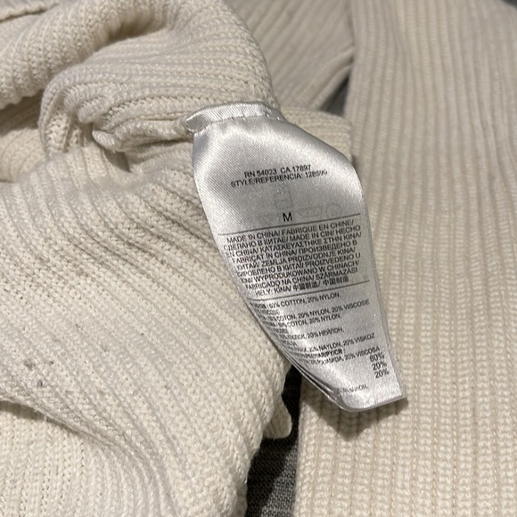 Banana Republic 3/4 sleeve sweater blouse - Picture 3 of 3